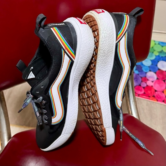 Vans Ultra Range Pride shoes Men’s 8.5 women’s 10. Black and Rainbow LGBTQ - Picture 4 of 5